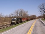 NS 4491 on rail train 913